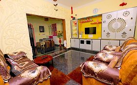 Sri Sakthi Home Stay - Beyond The Expectations- Unstained Bed Sheets- Powerful Ac - Fast Wifi - Water Purifier - Spotless Bathrooms- No Cockroaches- Dust Free Rooms- Luxury Mattress- Refrigerator- Cozy Ambience- 24 Hours Hot Water- Washing Machine